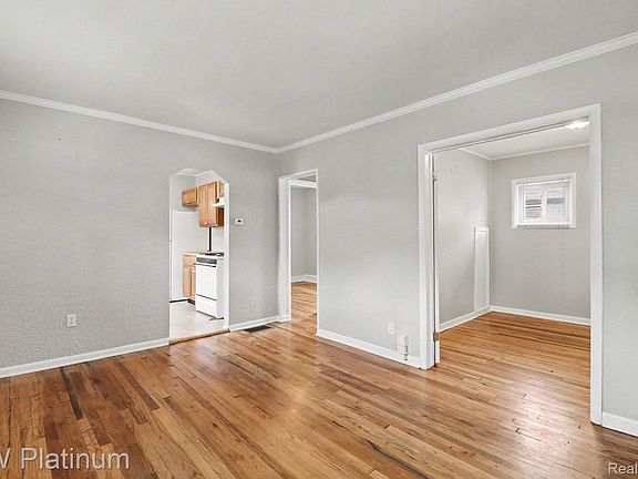 5th image of 2139 Romeo St