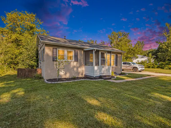 6035 Blowers Dr NW, Comstock Park, MI 49321