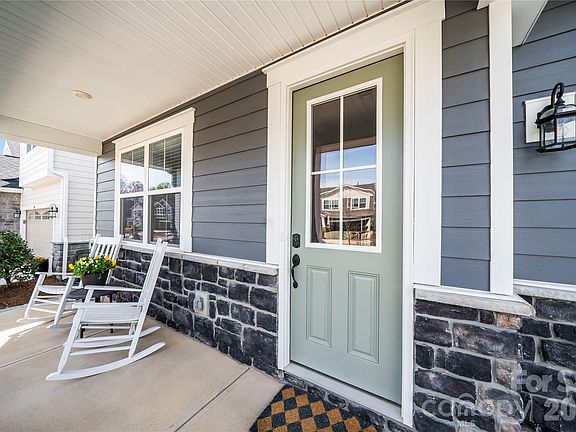 3rd image of 9838 Quercus Ln