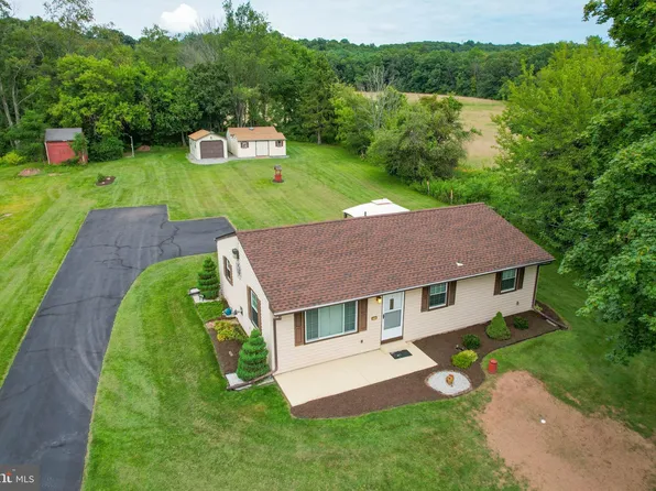 7661 Passer Rd, Coopersburg, PA 18036