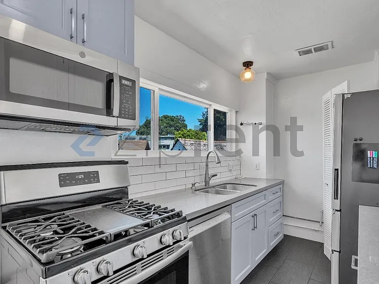 5737 Claremont Ave — Photo 17