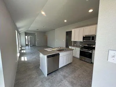3 bed, 1485 sqft, $1,950 — Photo 3