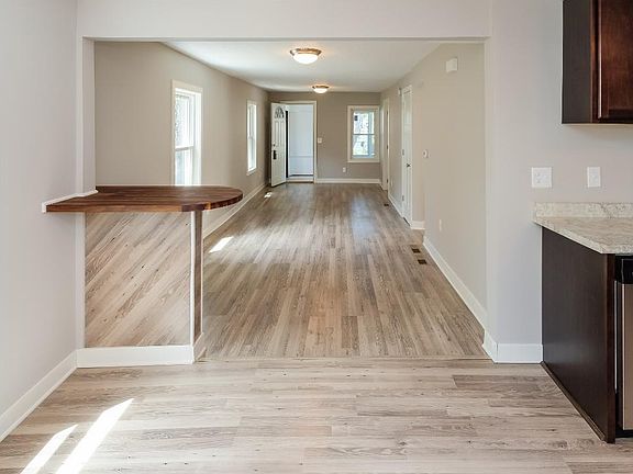 5th image of 1076 Norton St