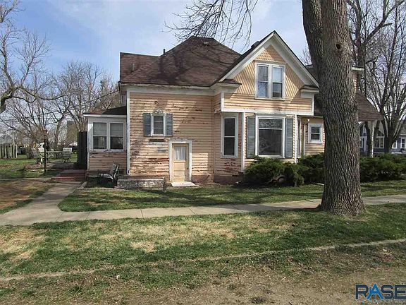 2nd image of 210 S Centennial Ave