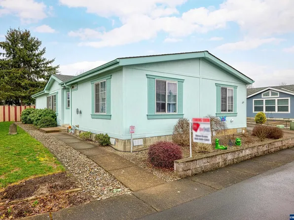 688 Royalty Cir NE Unit 2, Salem, OR 97301