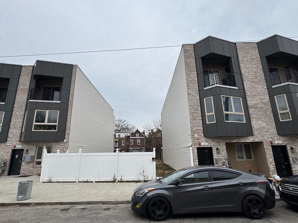 1st image of 17 N Farson St