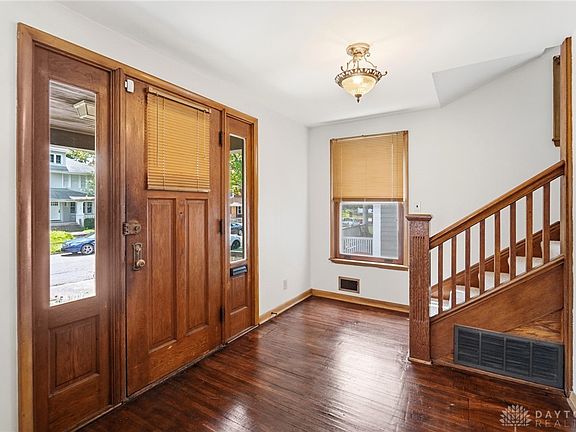 4th image of 223 Rockwood Ave