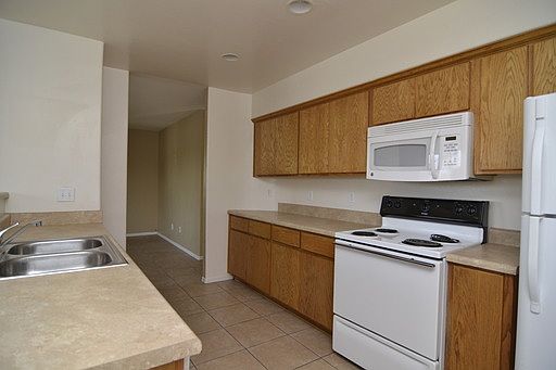 4th image of 808 E 31st St Unit 1