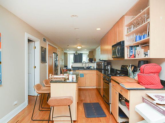 5th image of 728 N Willard Ct #1