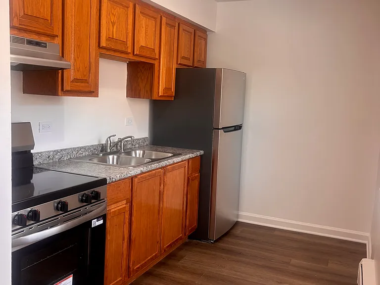 60 N Central — Photo 16