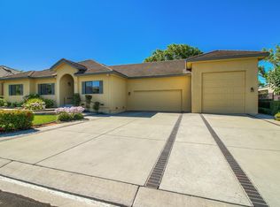 1075 Paullus Dr, Hollister, CA 95023