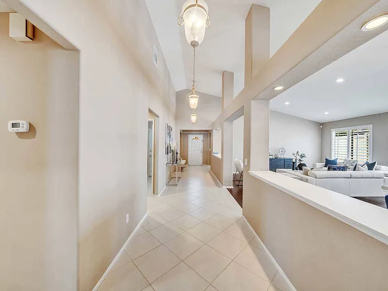 421 Minaret St — Photo 49