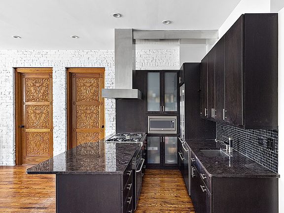 5th image of 303 Mercer St APT A305