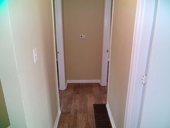 3rd image of 464 Schenkel Ln