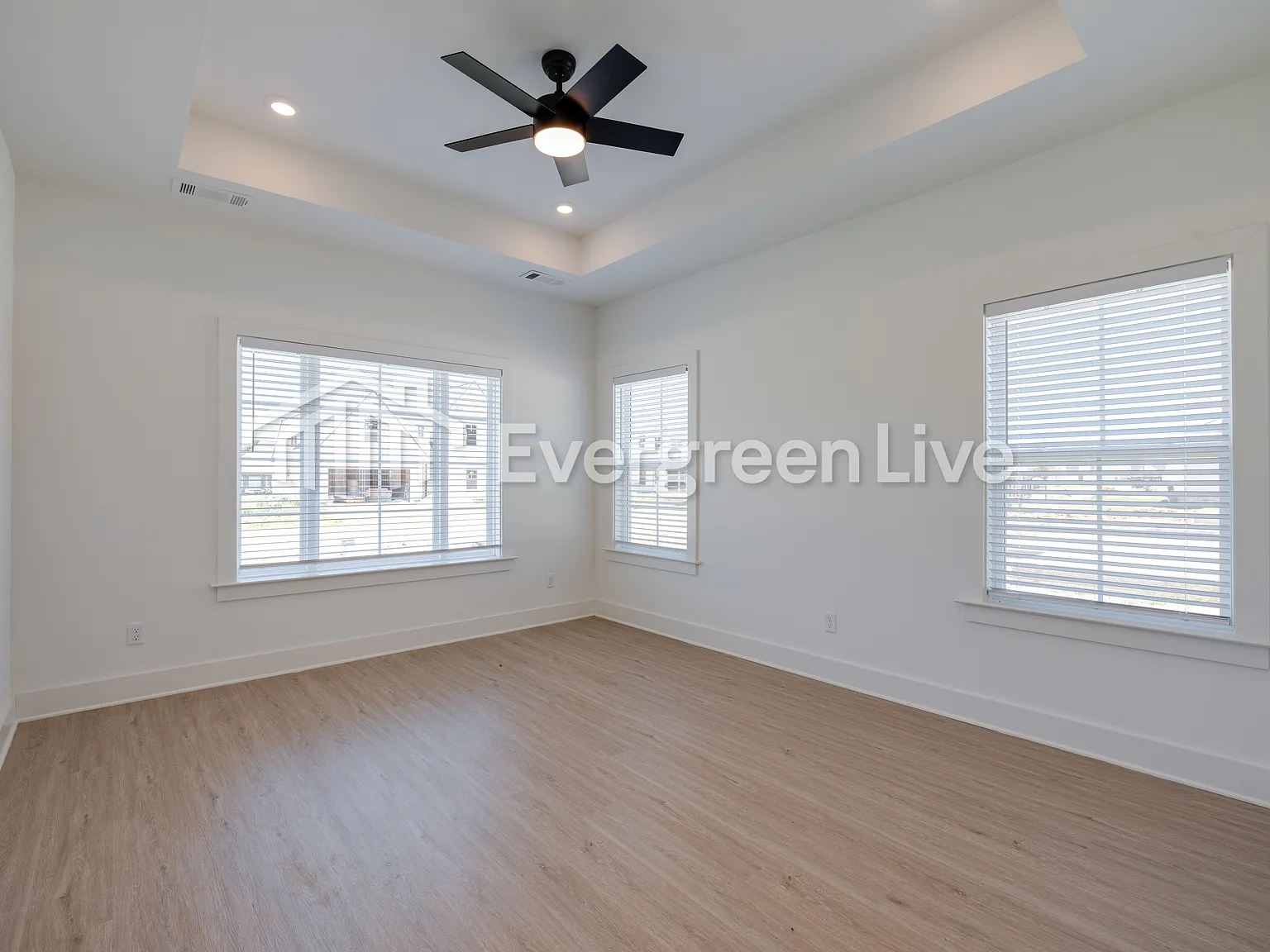 5 bed, 3.0 bath, 2400 sqft, $2,145 — Photo 4
