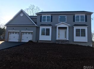 21 Maplehurst Ln, Piscataway, NJ 08854