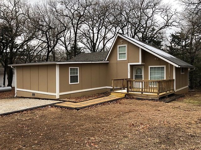 1st image of 105 Lazy Ike Ln