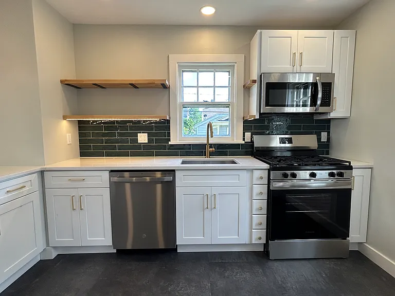 329 Somershire Dr — Photo 7