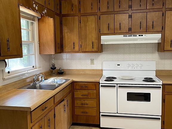 3rd image of 3907 Ellen Dr NW