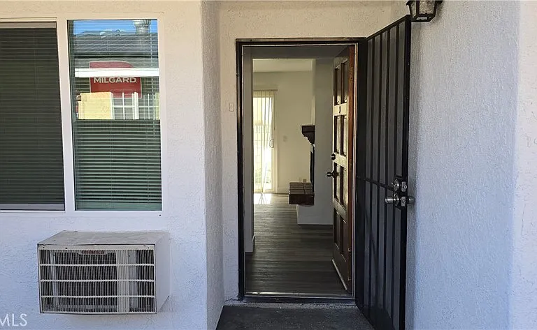 840 S Anaheim Blvd #B — Photo 1