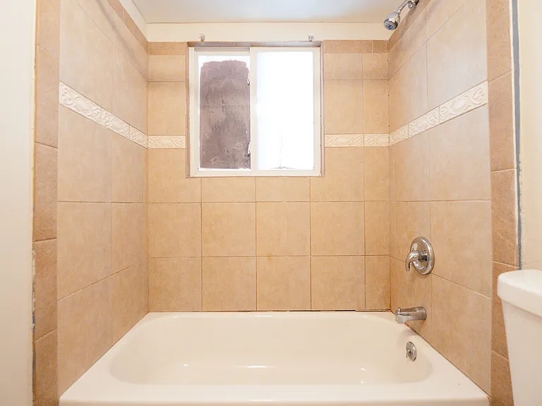 1634 Crest Hill Ave #2 — Photo 10