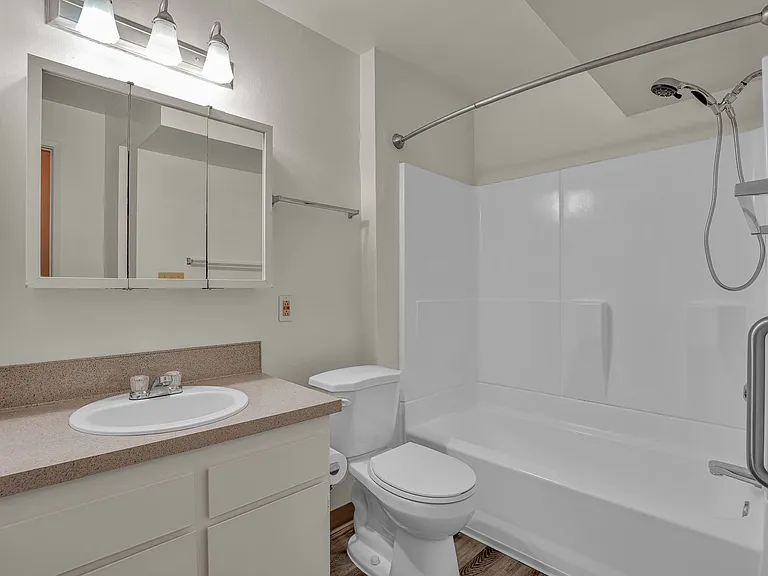 Jamestowne Plaza Apartments — Photo 6