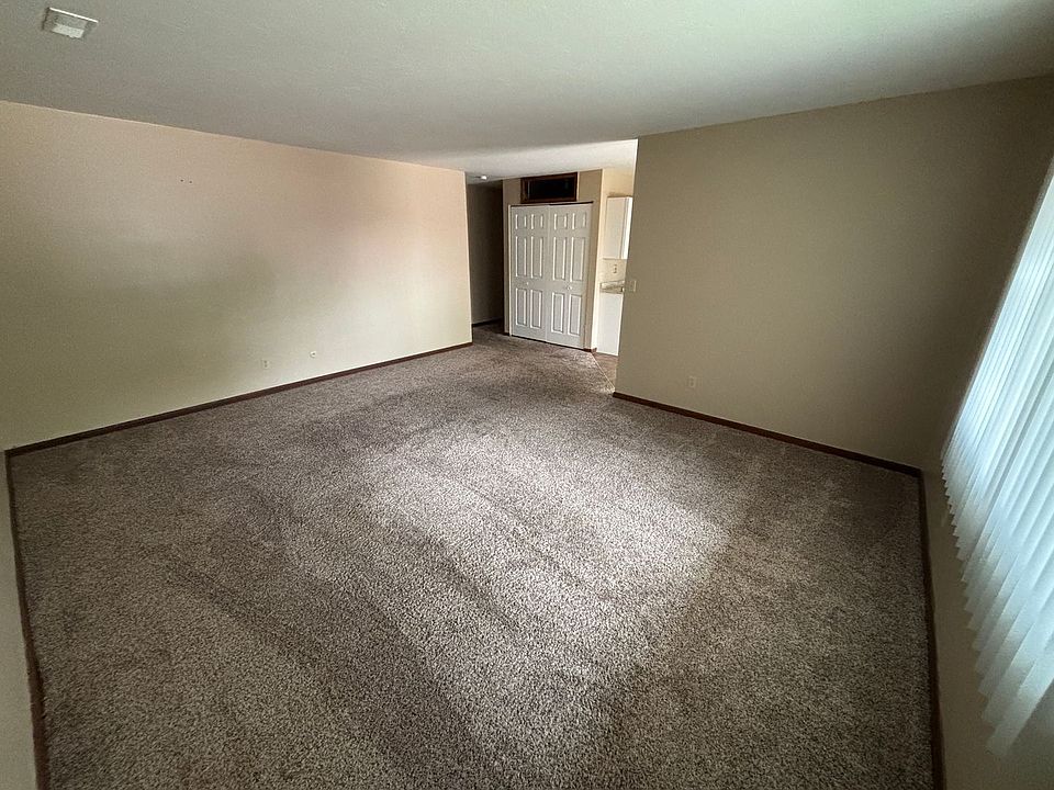 1st image of 800 N Highway 105 #9