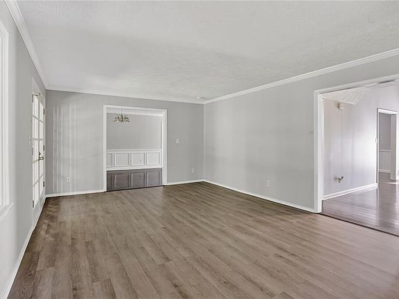 4th image of 2223 Angela Dr SW