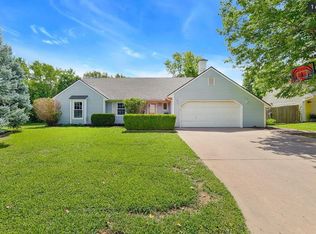 324 N Lakeside Dr, Andover, KS 67002