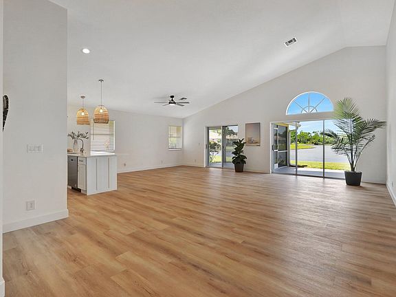 5th image of 5089 SE Devenwood Way