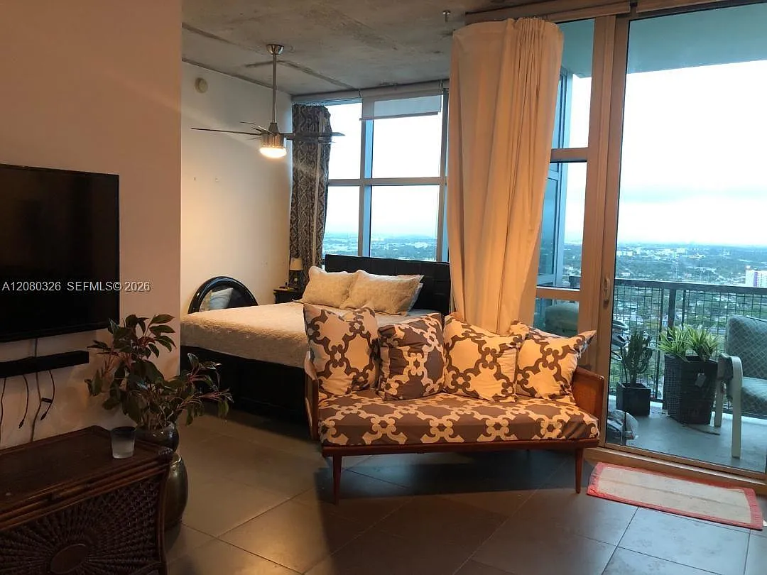 Four Midtown Miami Condo — Photo 2