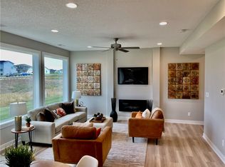 5423 154th Ct, Urbandale, IA 50323