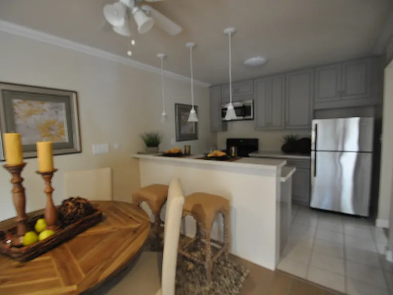 Oak Park Manor — Photo 40