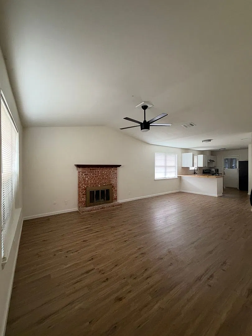Move-In Special $500 Off 1st Month's Rent — Photo 3