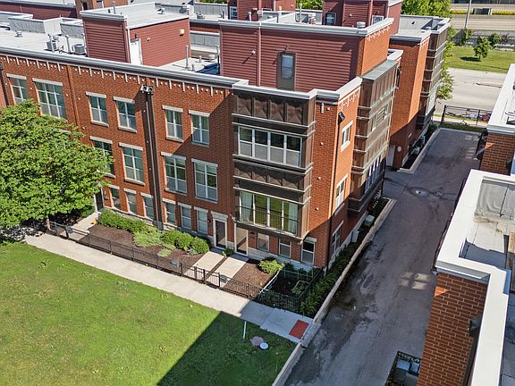 3rd image of 338 E 25th Pl