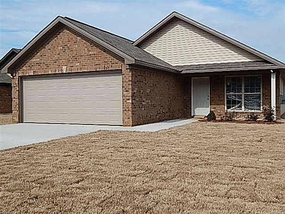 1st image of 165 Bradford Cir