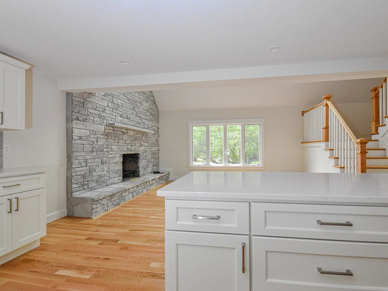 4 bed, 4.0 bath, 3494 sqft, $10,000 — Photo 3