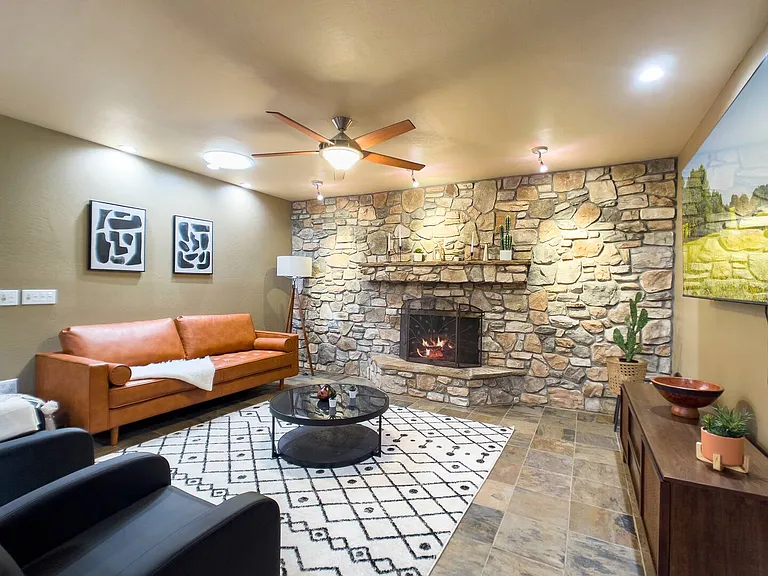 2146 E Manhatton Dr — Photo 7