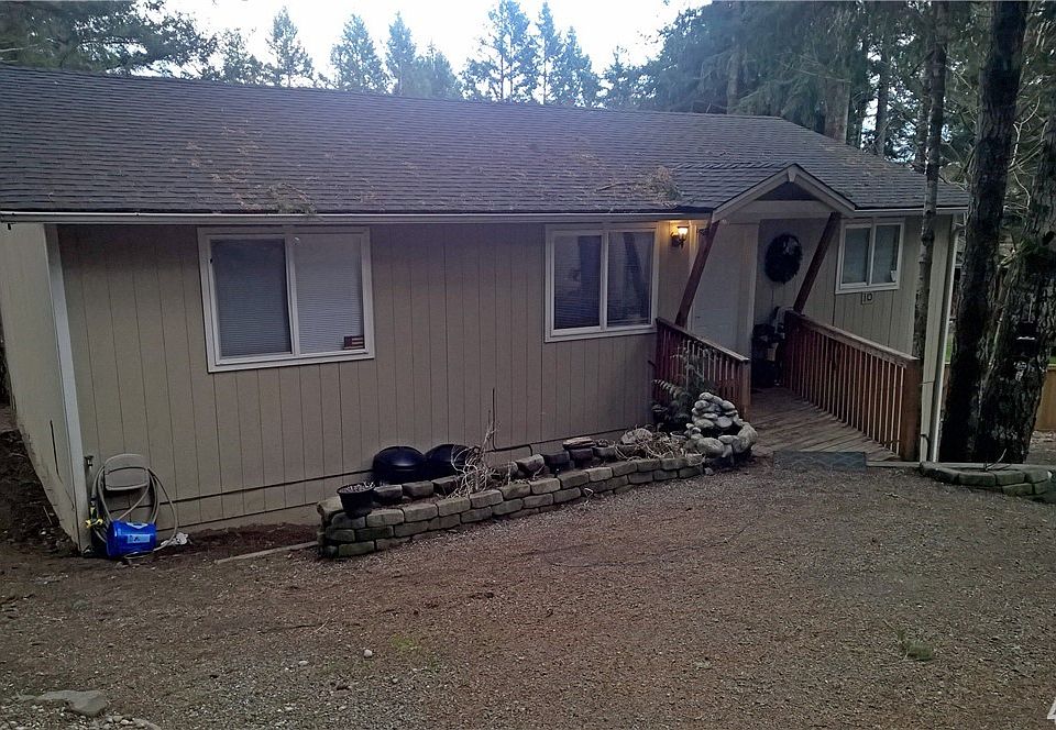 1st image of 10 NE Schooner Pl