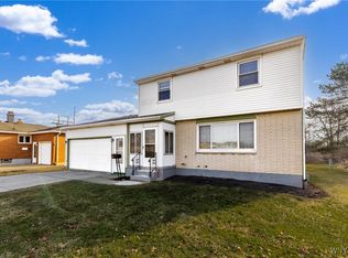 3 Cardy Ln, Depew, NY 14043