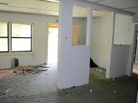 5th image of 1702 Vintage St
