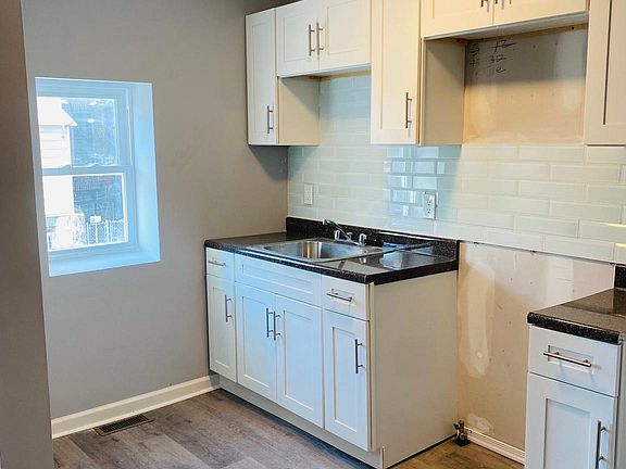3rd image of 536 E Allegheny Ave