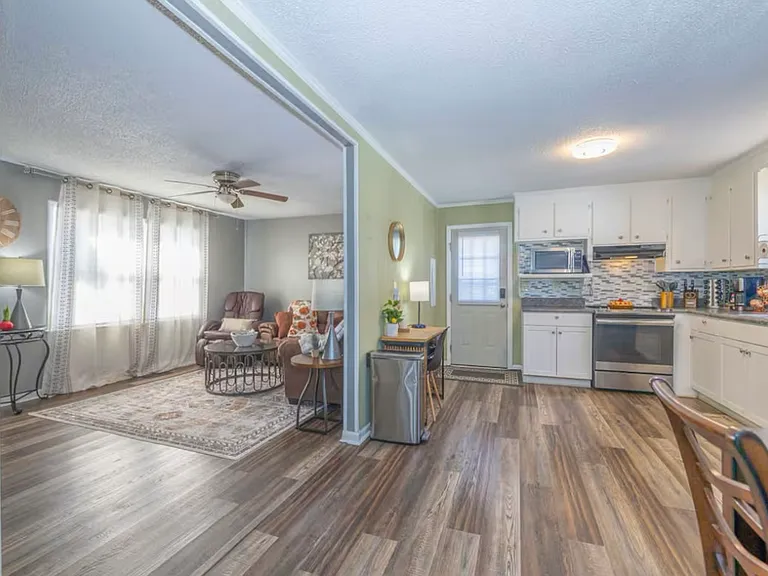 1512 Veterans Pkwy — Photo 16