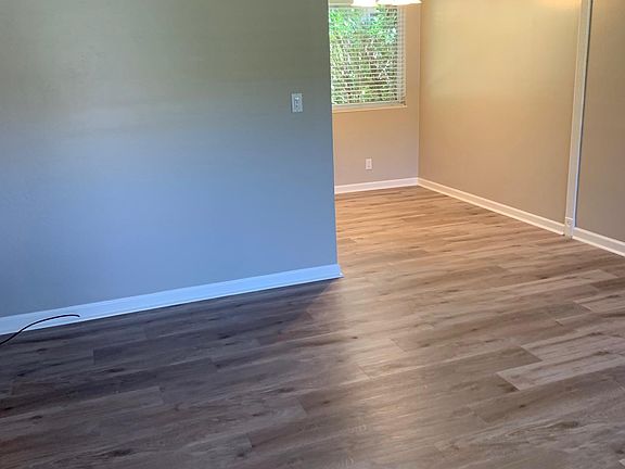 5th image of 146 Towne Ter APT 4