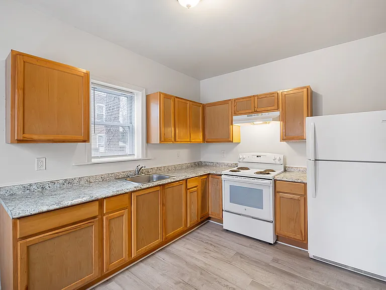 2402 N Van Buren St — Photo 7