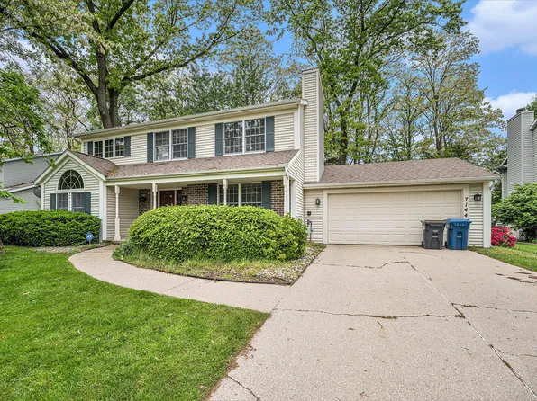 7144 Crown Pointe Cir, Portage, MI 49024