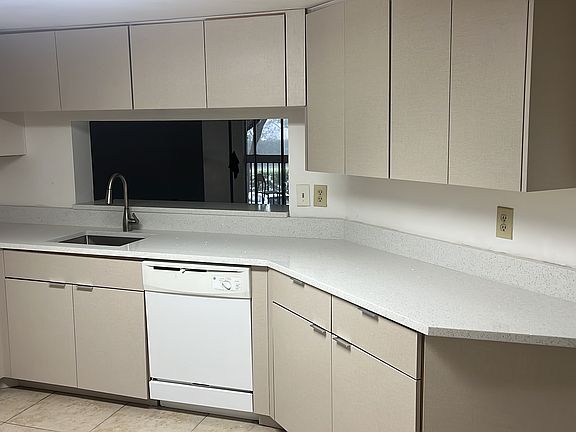 3rd image of 9777 Westview Dr #112