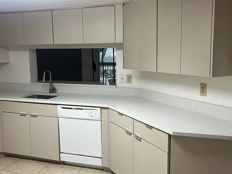 9777 Westview Dr #112 — Photo 3