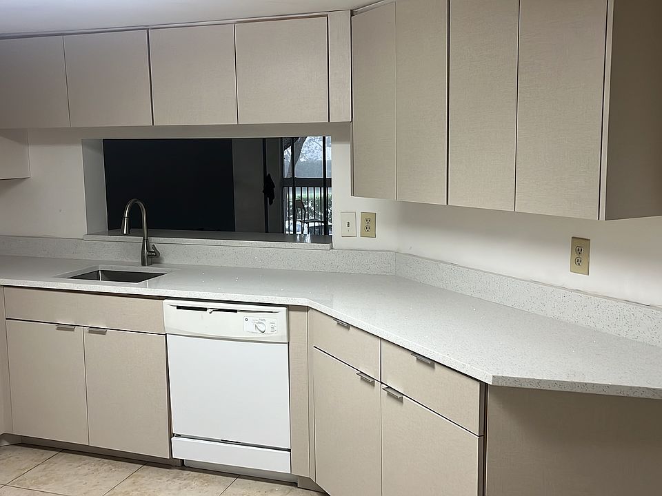 1st image of 9777 Westview Dr APT 1121