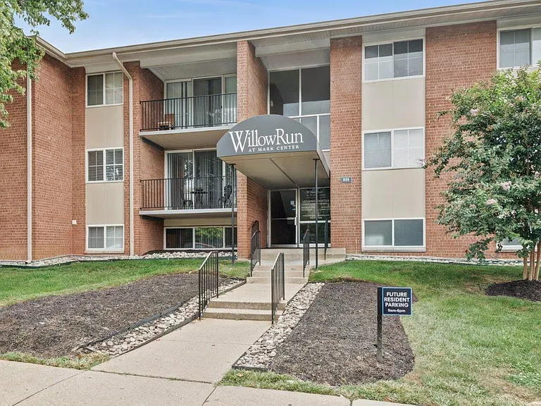 Willow Run at Mark Center Apartment Homes — Photo 26